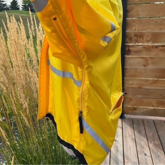 MEC Vintage Windproof Water Resistant Running Cycling Hiking Jacket - Picture 3 of 13